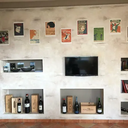 La Casa Blu Montegrosso dʼAsti